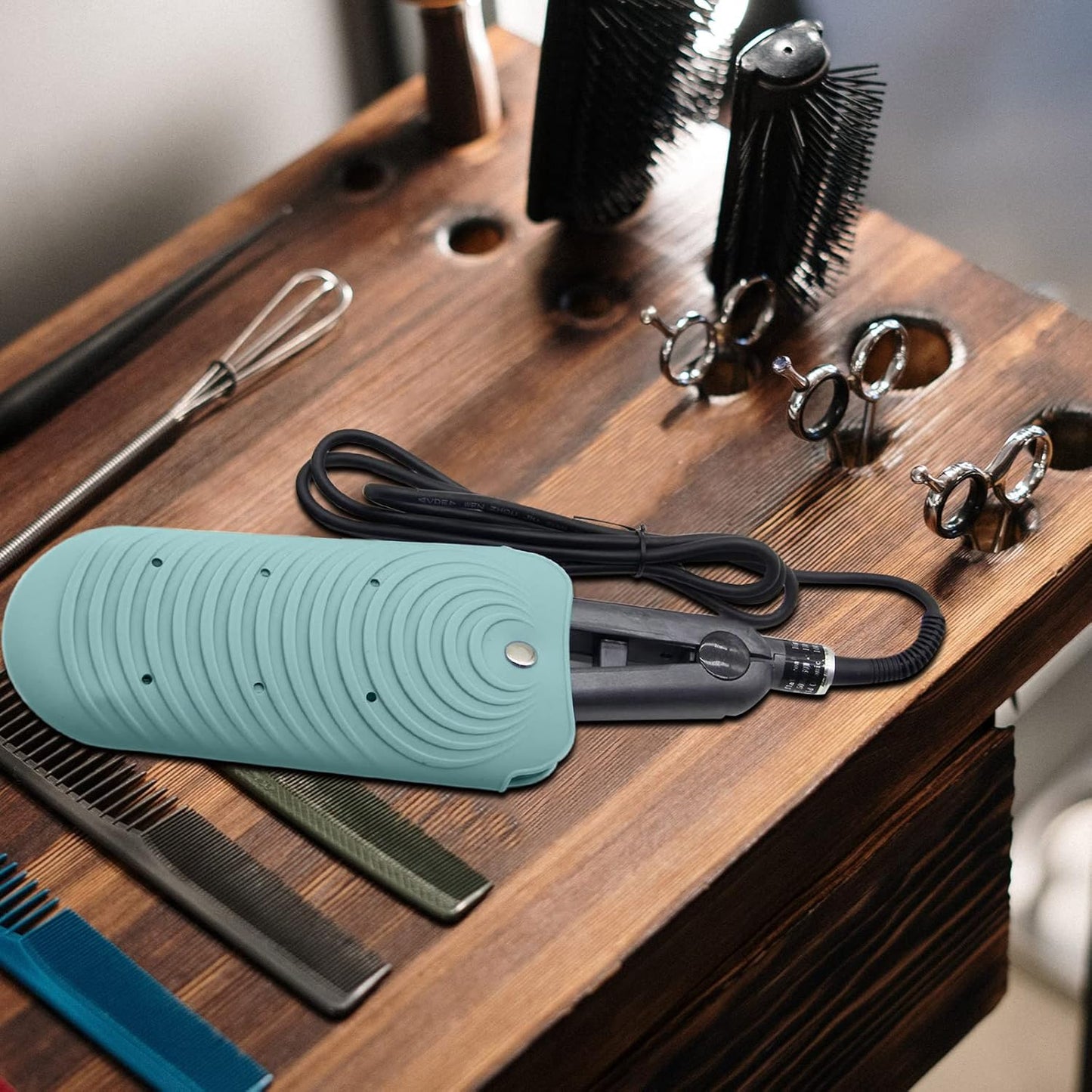 Heat Resistant Silicone Mat Pouch for Hair Styling Tools, Curling and Flat Irons Non-Slip Travel Cover, Small Portable Straightener Pad for Curler Wands Storage, Hot Waver (Green)