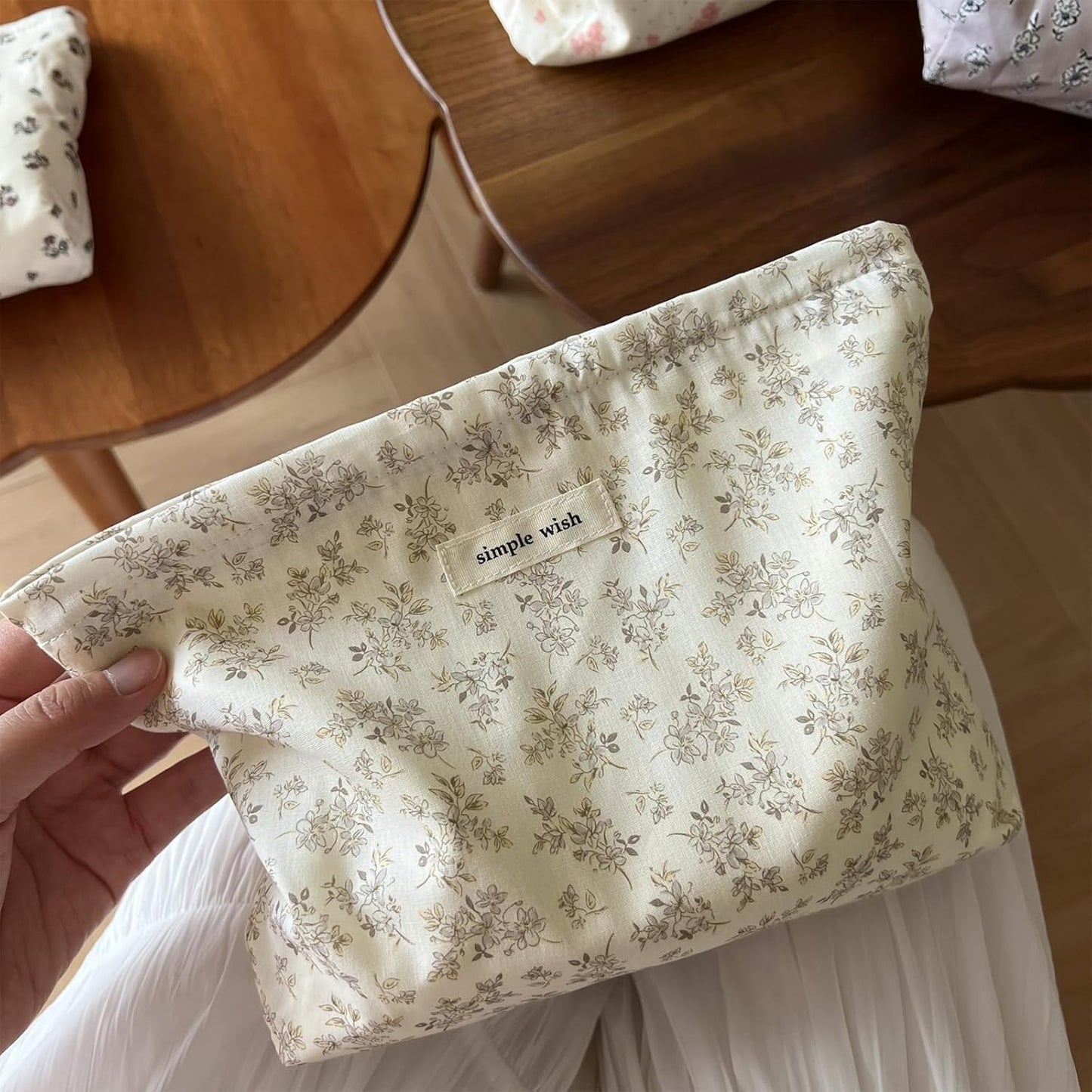 Wudygirl Cute Makeup Bag for Women - Travel Cosmetic Bag with Zipper Makeup Pouch Floral Make up Organizer Handbag Aesthetic (Khaki Floral)