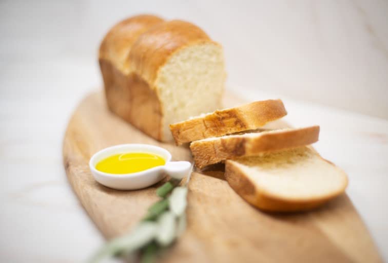 Extra Virgin Premium Olive Oil - Santa Maria Portuguese Olive Oil - 500 ml Bottle. This is a brand with almost 100 Years.