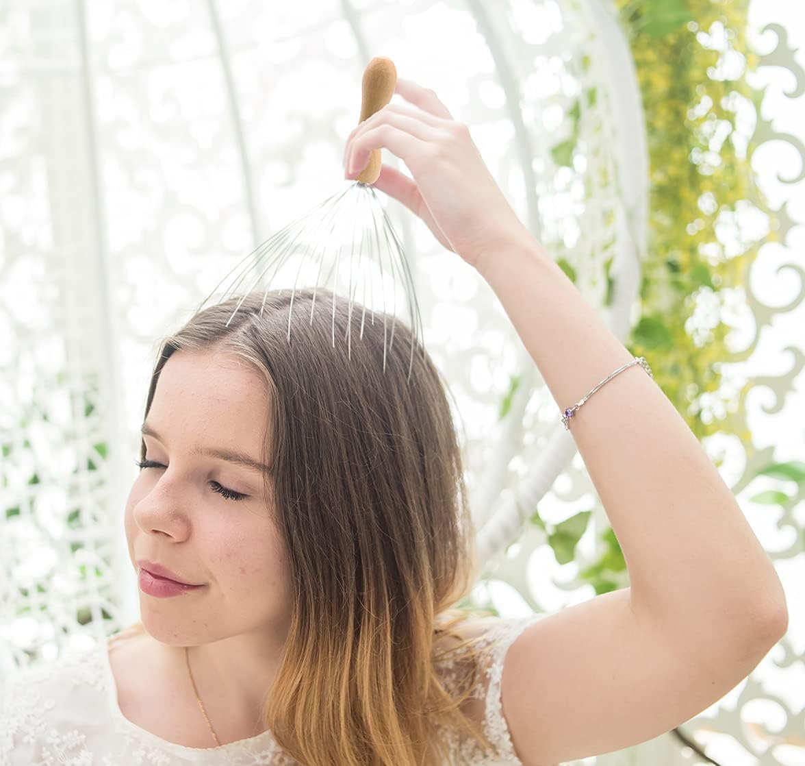 USAGA 32 Fingers Head Massager, Head Scratcher Scalp Massager, Stocking Stuffers Gift for Scalp Body Relaxing Wood Handle (1 Pack)