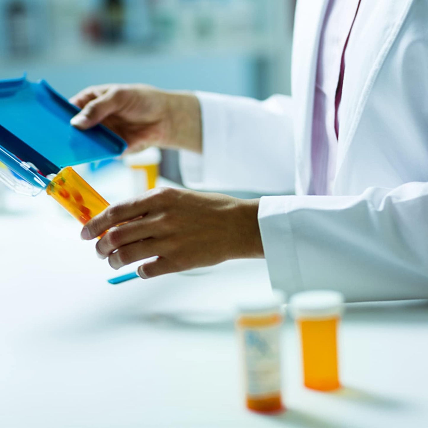 Empty Plastic Pill Bottles with Easy Open Snap Caps (Not Child Resistant), Prescription Medication Vials, Clear Containers Pill Cases Organizers (6 Dram, 12pcs)