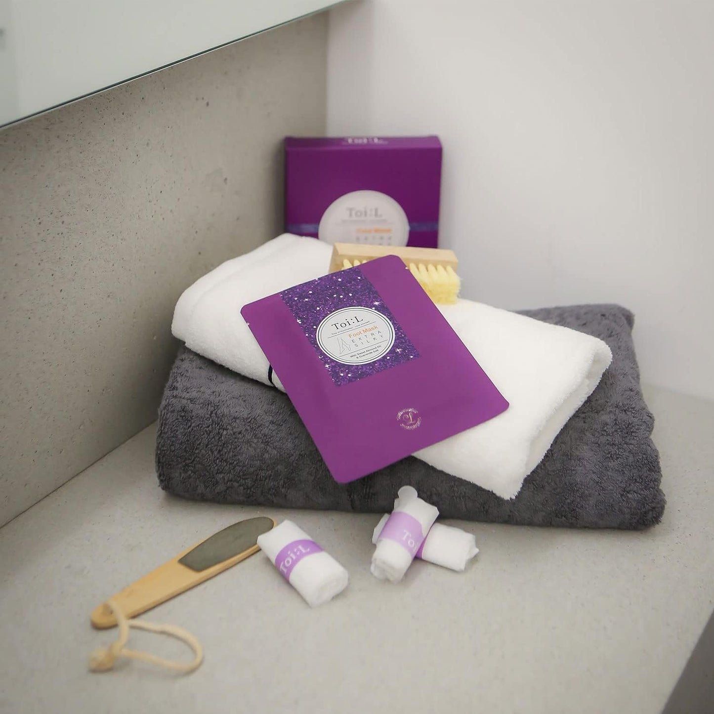 Toi:L Extra Silky Foot Mask 5 Pairs, Post-Peeling Foot Care Treatment, Moisturizing Socks with Guerande Salt & Sweet Almond Oil for Dry Feet, Cracked Heels, and Callus