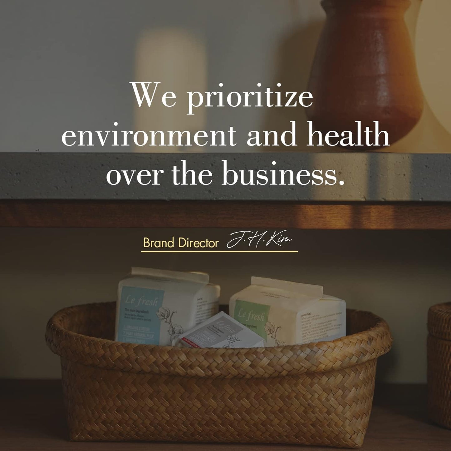 Lefresh Organic Cotton Cover Pads with Wings | Regular, 56 Count | Regular Absorbency - Unscented - Vegan - Chlorine Free - Ultra Thin Pads for Women