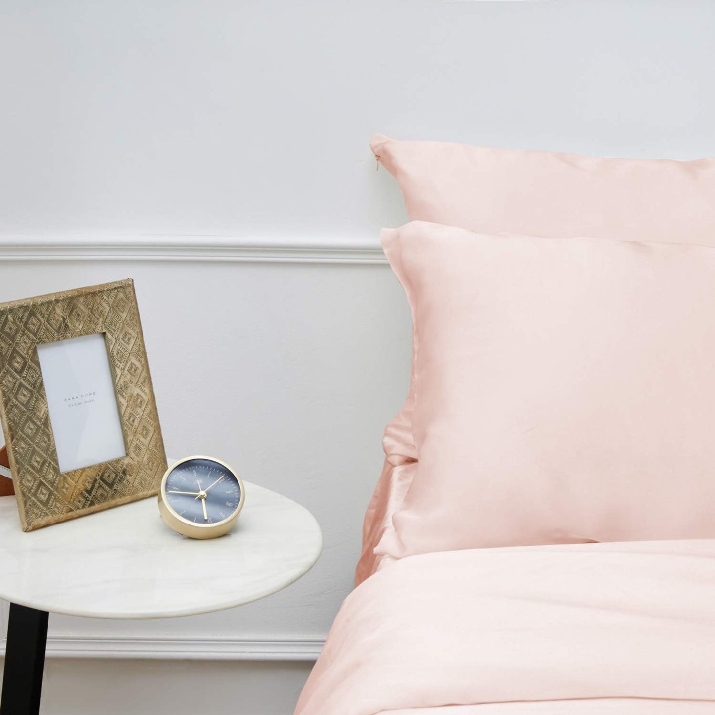 INSSL Silk Pillowcase for Women, Mulberry Silk Pillowcase for Hair an Skin and Stay Comfortable and Breathable During Sleep. (Pink, 20"×26")