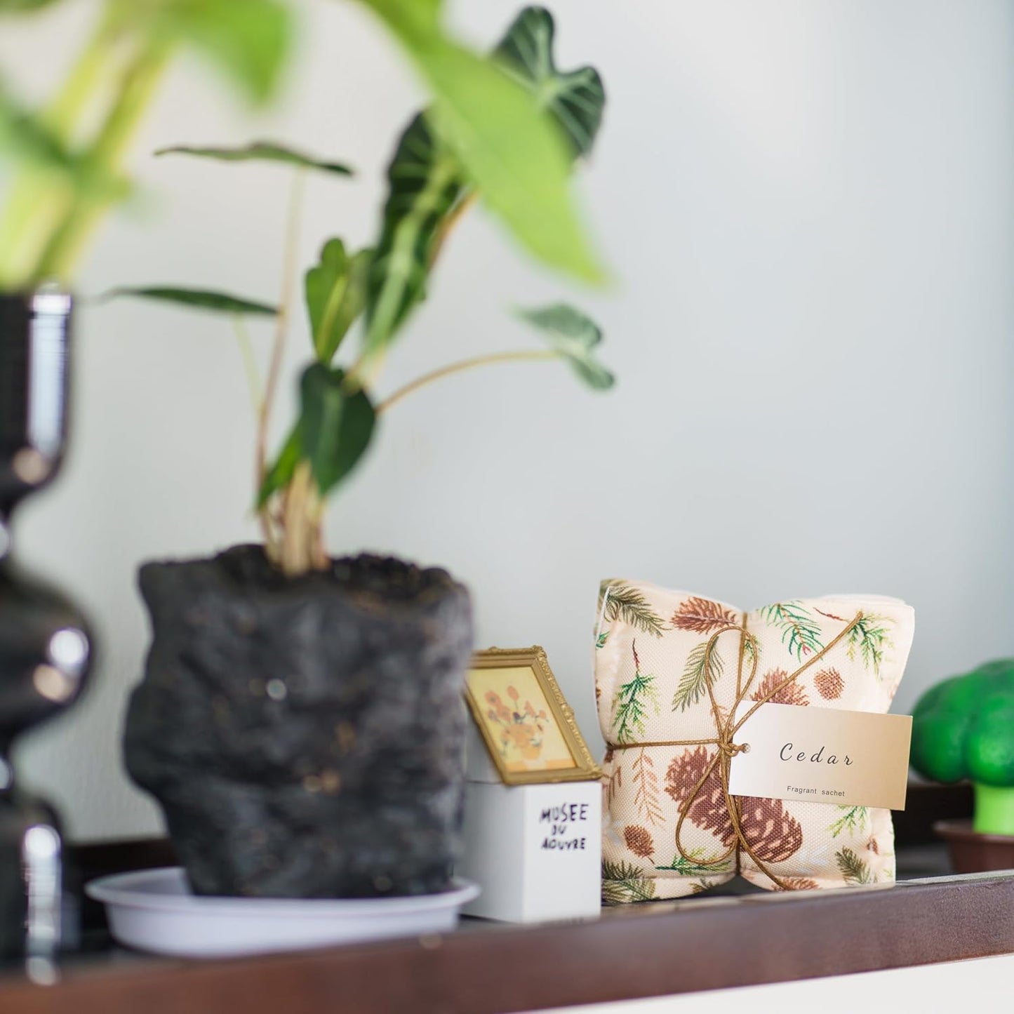 AUCUDA 4 Packs Cedar Scented Sachet Bags for Drawers and Closets, Potpourri Packets for Women Clothes, Handcraft Wedding Fragrance Mesh Pillow Summer, Bedroom Indoor Organza Fresheners Dried.