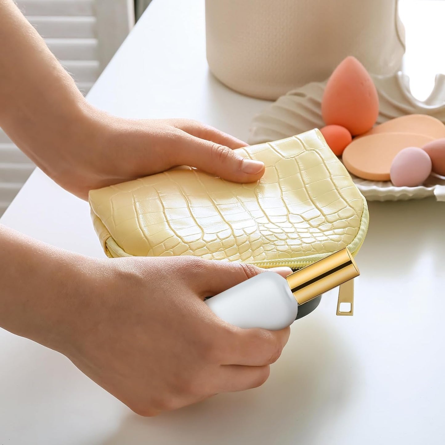 Roshtia 30 Pcs 3.4 oz/ 100 ml Gold Glass Spray Bottle Refillable Perfume Atomizer Clear Decorative Empty Bottles with Fine Mist Sprayer Pump for Face Body Travel