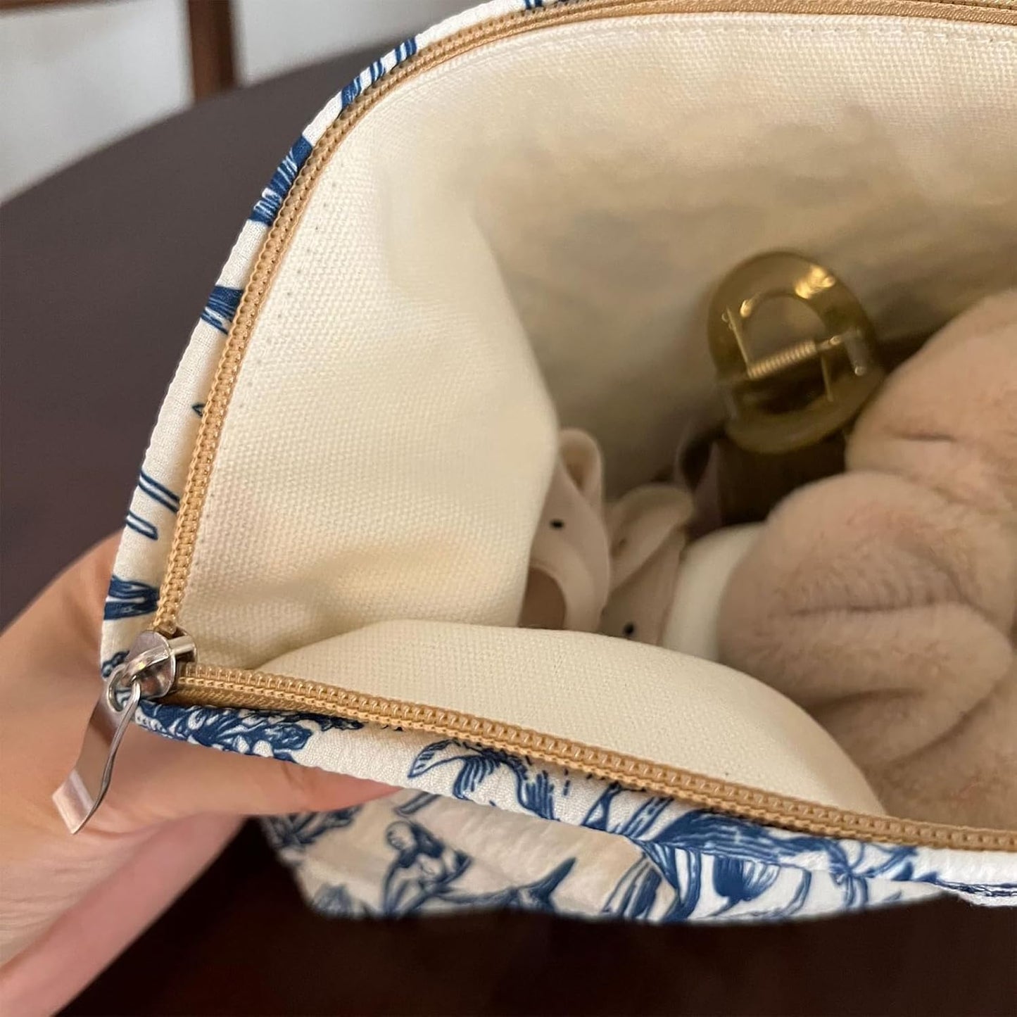 Wudygirl Cute Makeup Bag for Women - Travel Cosmetic Bag with Zipper Makeup Pouch Floral Make up Organizer Handbag Aesthetic (Porcelain Blue)