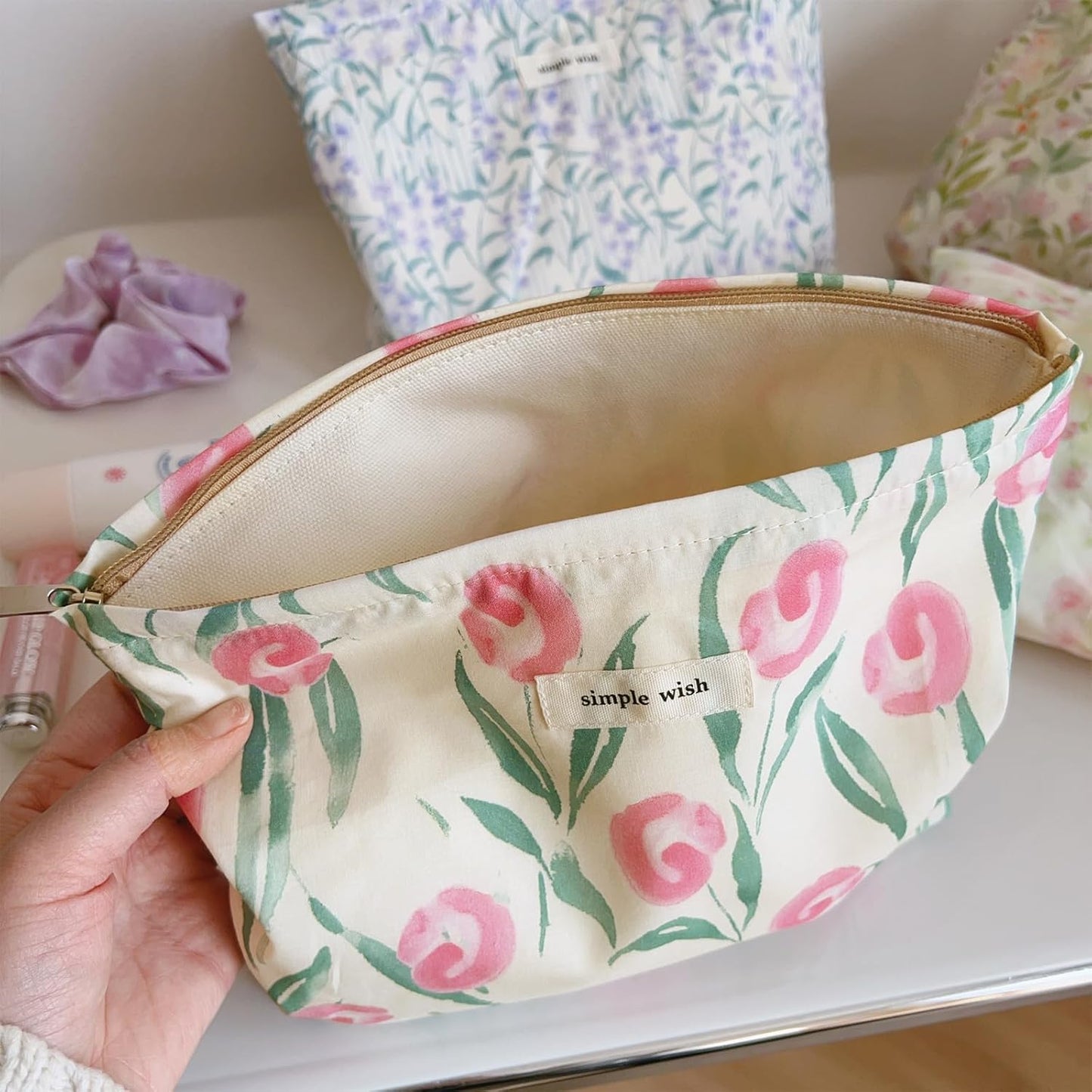 Wudygirl Cute Makeup Bag for Women - Travel Cosmetic Bag with Zipper Makeup Pouch Floral Make up Organizer Handbag Aesthetic (White Tulips)