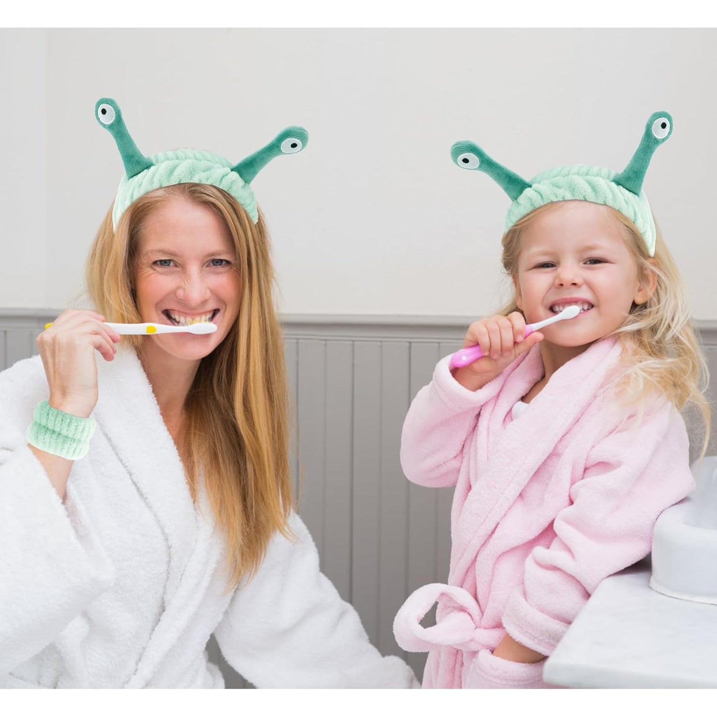 VELSCRUN Spa Headband, Makeup Face Wash Skincare Headbands, 5 Pcs Sponge Get Ready Snail Hairband Facial Wristband Hair Clip Set, Stuff for Teen Girls Women Trendy Hair Accessories Light Green