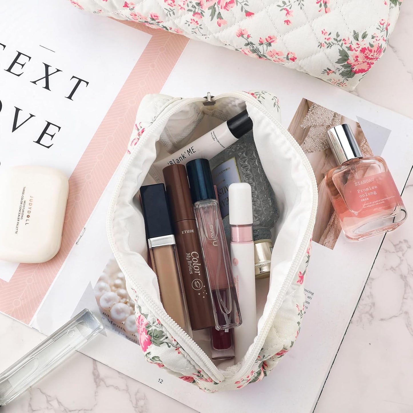 2Pcs Quilted Cotton Makeup Bag Large Travel Makeup Pouch Small Brush Holder Set for Women Floral Coquette Makeup Bag Cute Aesthetic Cosmetic Bag Blue Toiletry Organizer Storage Bag Big Zipper Pouch