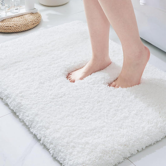 ILANGO White Bathroom Rugs 32" × 20" Non Slip & Super Absorbent Extra Thick Soft, Washable Bath Mat for Floor, Microfiber Plush Shaggy Bath Rug with Rubber for Bathtub Shower Room Sink