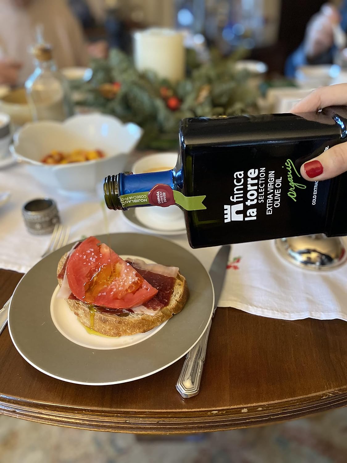 Finca La Torre Hojiblanca Organic Olive Oil - Extra Virgin Cold Pressed Spanish Olive Oil - Premium Oil from Malaga, Spain - Gourmet Food Gifts - 2021 Flos Olei Hall of Fame Winner (500 ml Bottle)