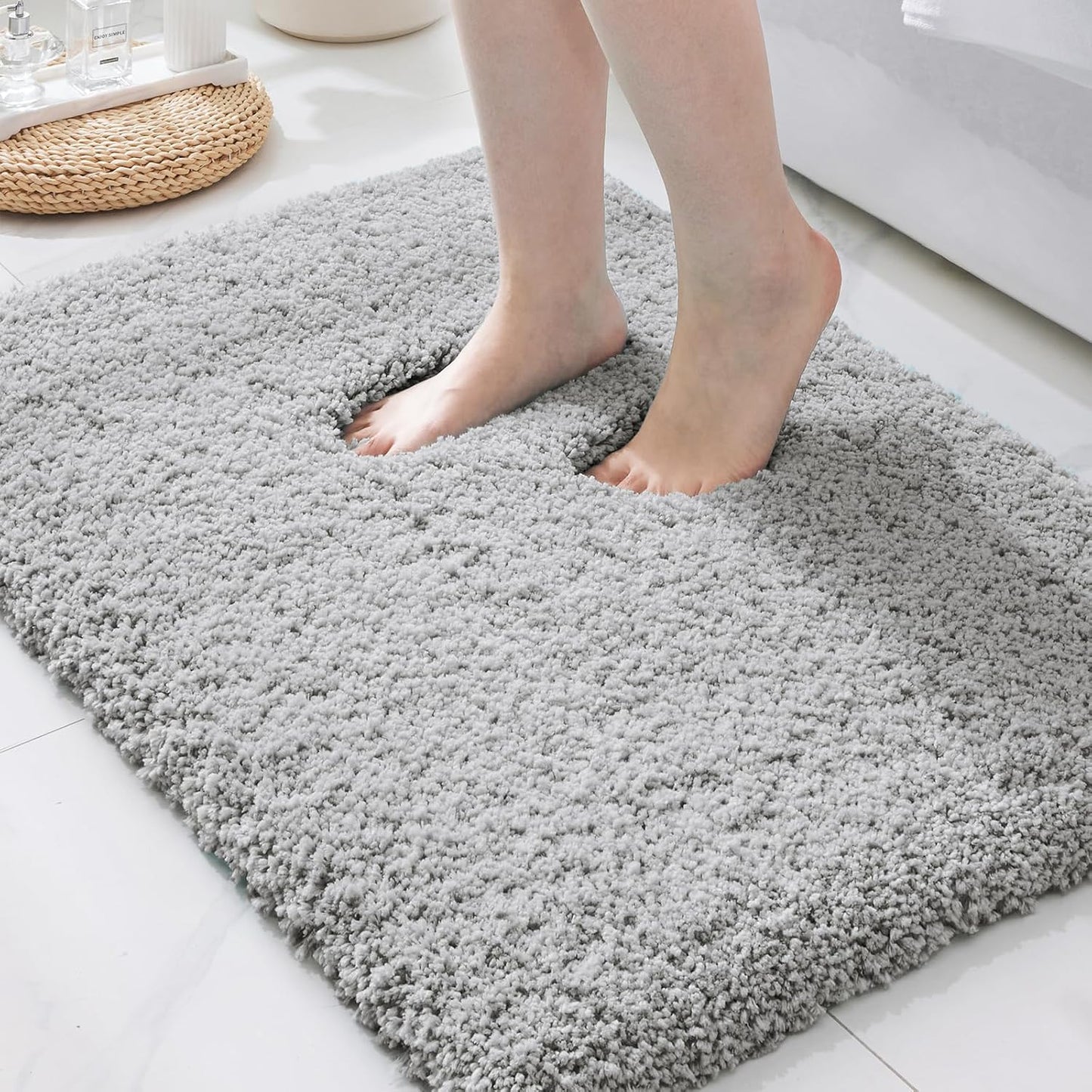 ILANGO Grey Bathroom Rugs 24" × 17" Small Non Slip & Super Absorbent Extra Thick Soft, Washable Bath Mat for Floor, Microfiber Plush Shaggy Bath Rug with Rubber for Bathtub Shower Room Sink