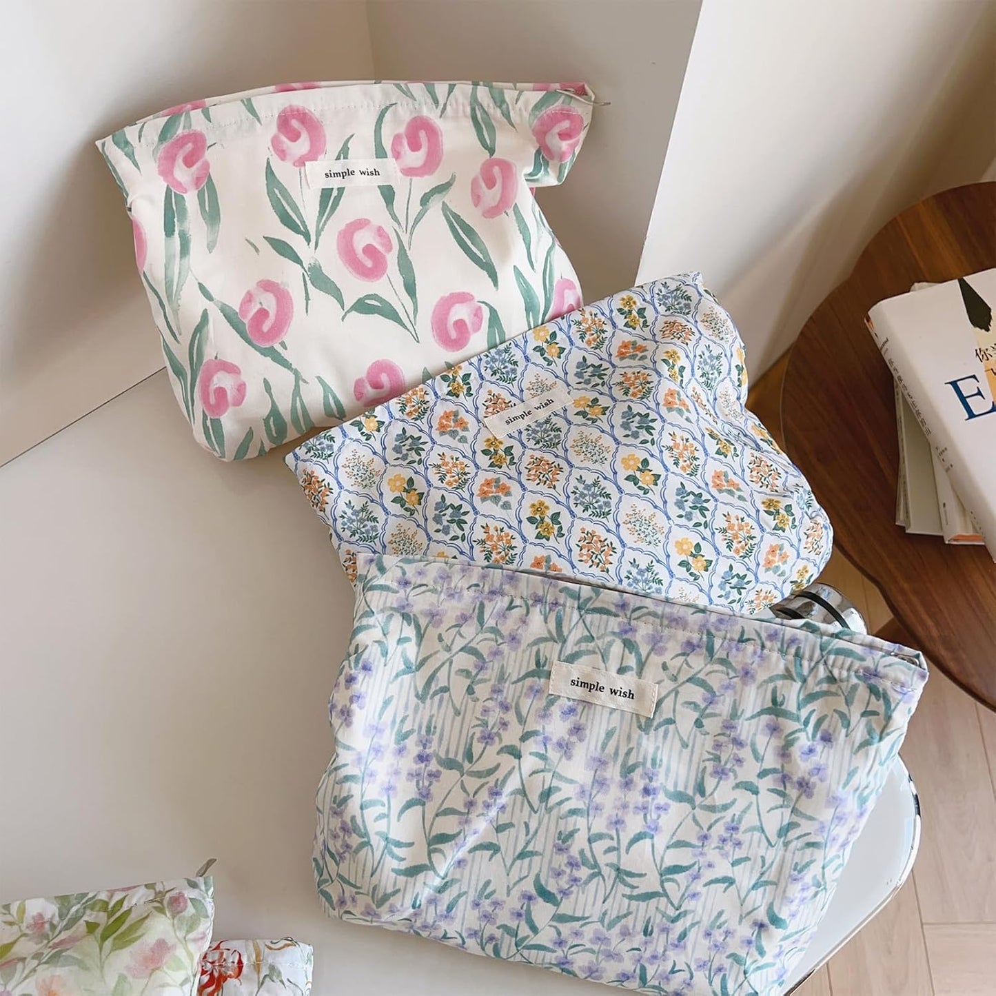 Wudygirl Cute Makeup Bag for Women - Travel Cosmetic Bag with Zipper Makeup Pouch Floral Make up Organizer Handbag Aesthetic (Purple Floral)